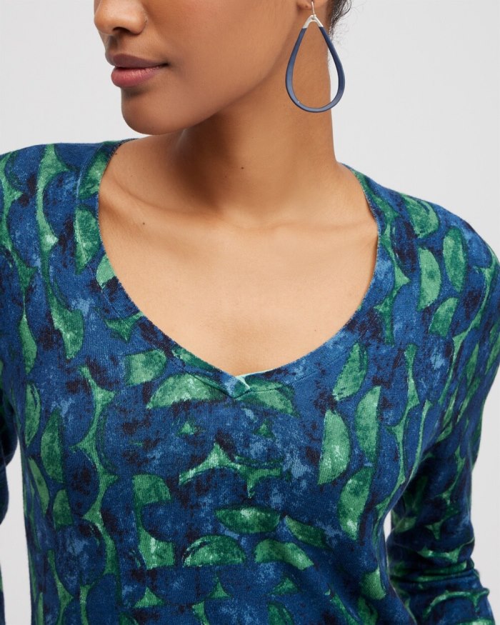 Women's Spun Rayon Half Moon V-neck Pullover - Twisted Ivy