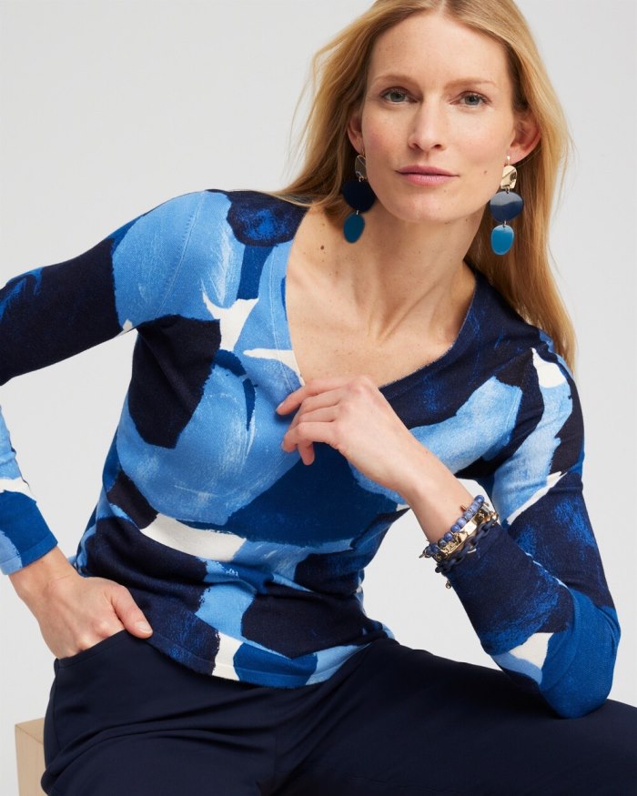 Women's Spun Rayon Abstract V-neck Pullover - Classic Navy